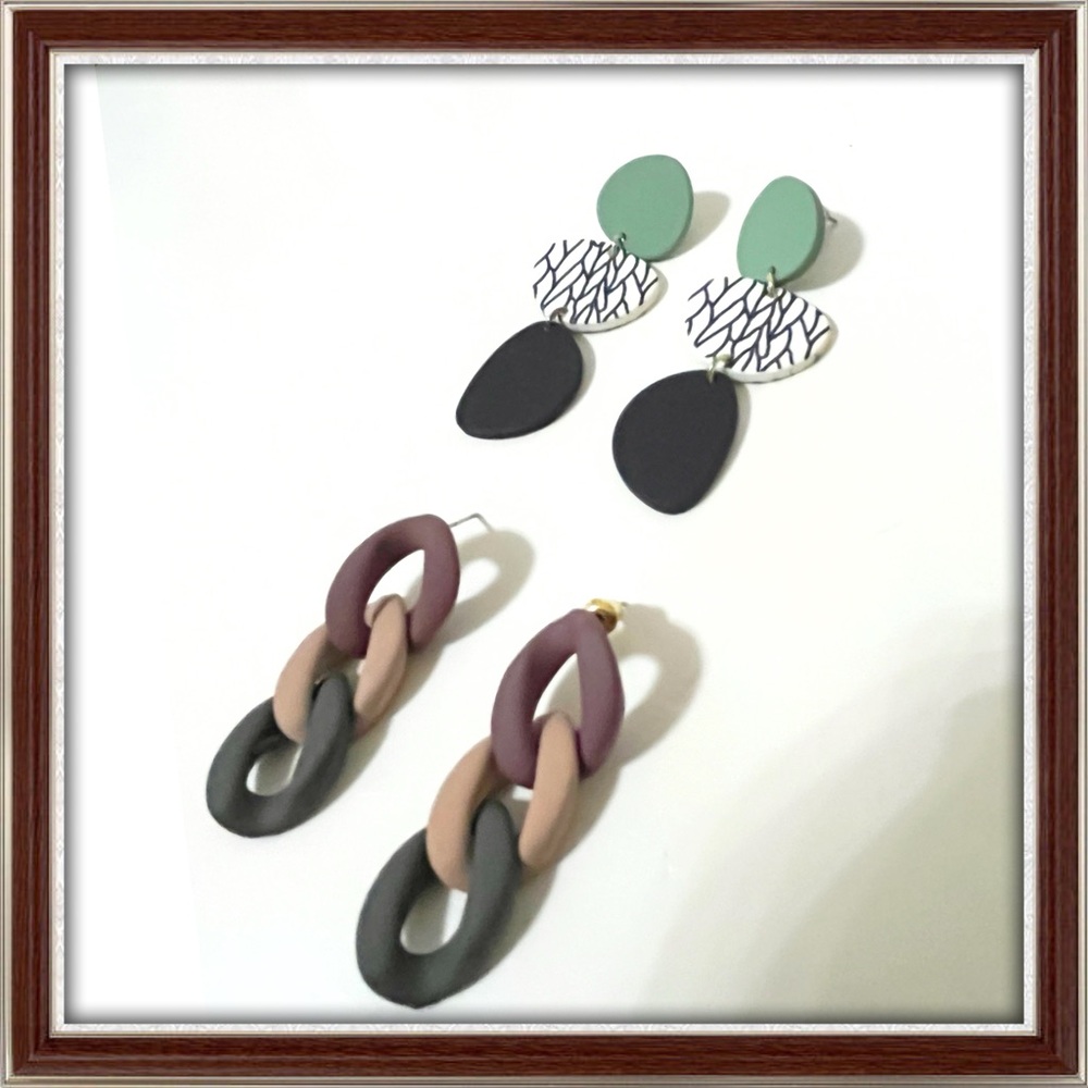 Bundle of two pairs earrings